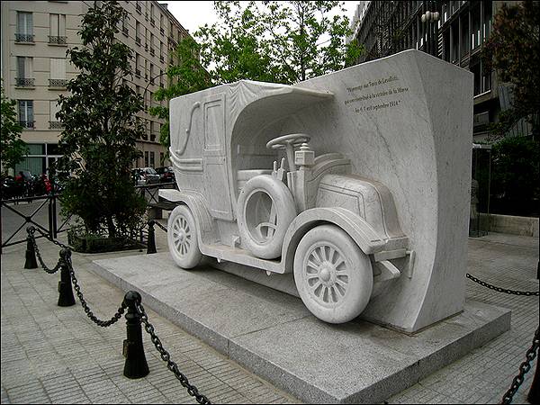Памятники автомобилям