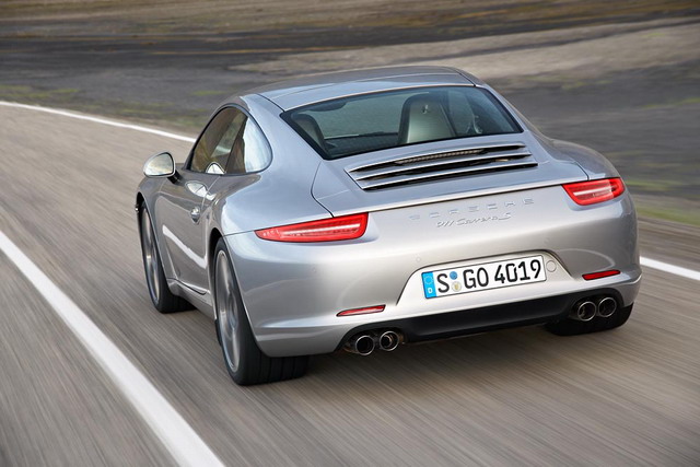Под стать современному дизайну экстерьера и разработанный дизайнерами Porsche интерьер