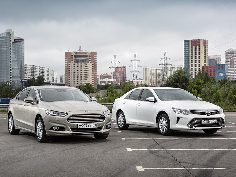 Ford Mondeo vs. Toyota Camry 