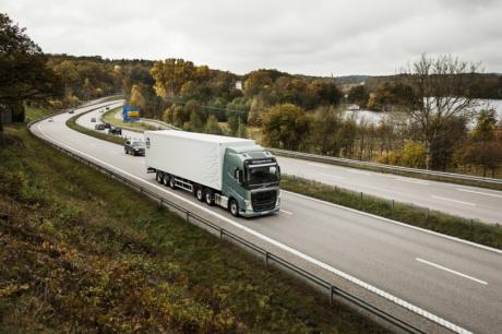 Volvo Trucks предлагает уникальную комбинацию системы рулевого управления и независимой передней подвески для более комфортного вождения