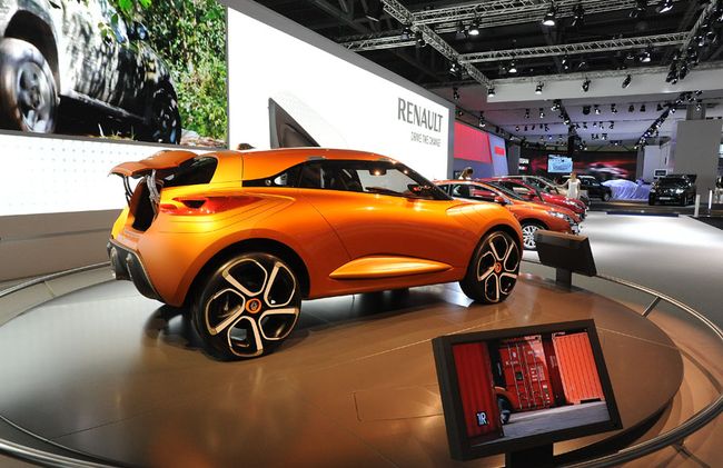 Renault дал посетителям возможность окунуться в прошлое, настоящее и будущее